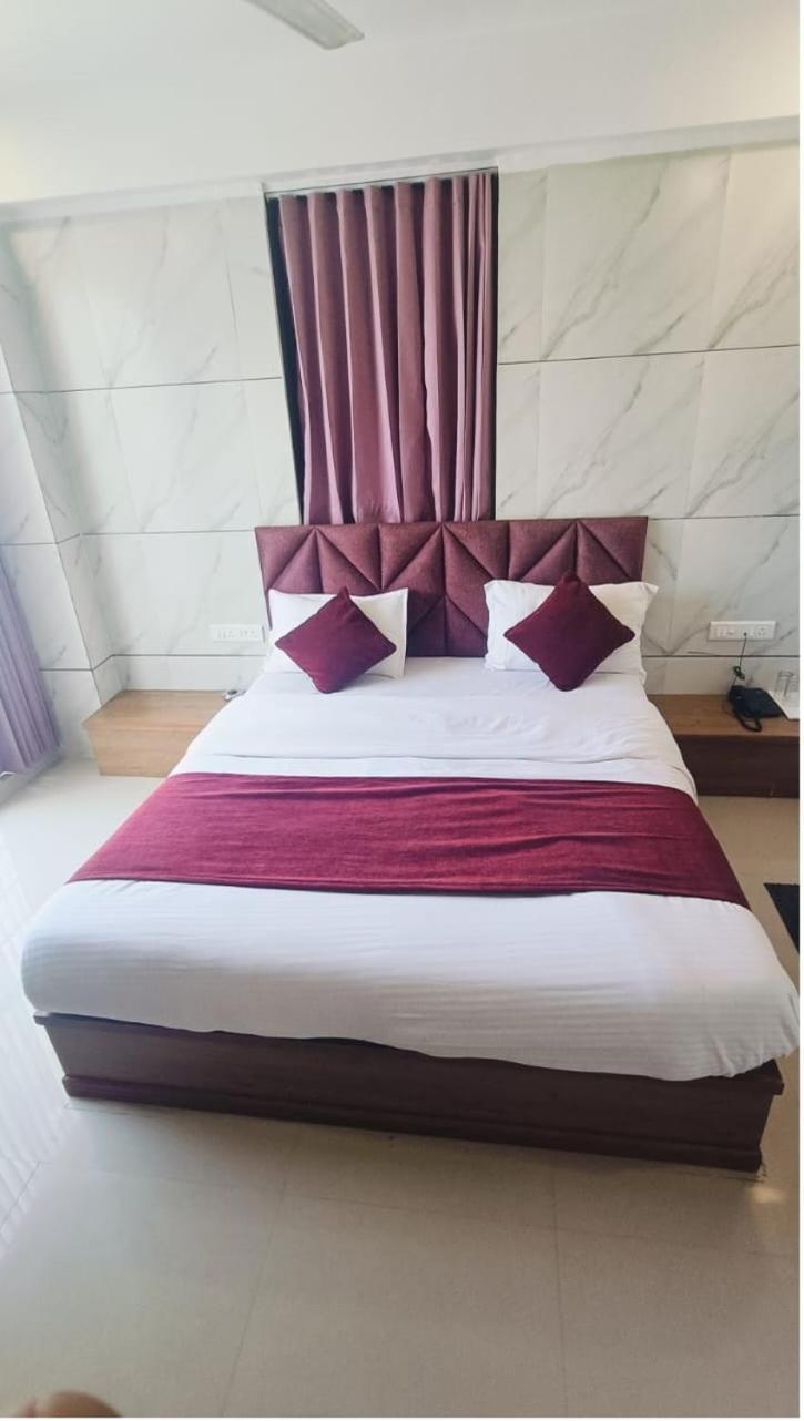 Hotel The Grand Pritam Gandhinagar Eksteriør billede